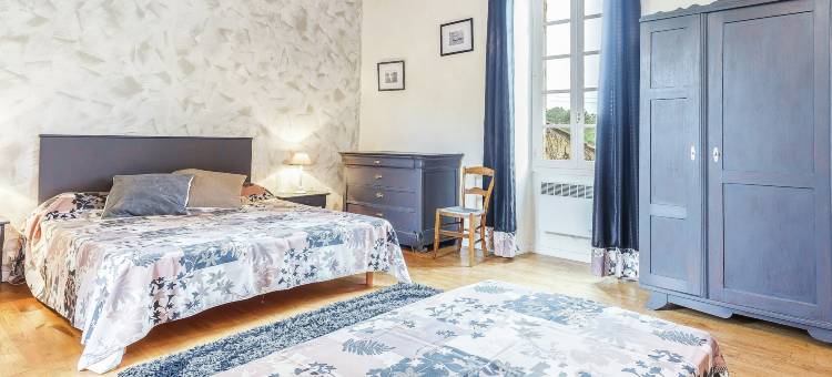 Comfortable holiday home with private pool图片