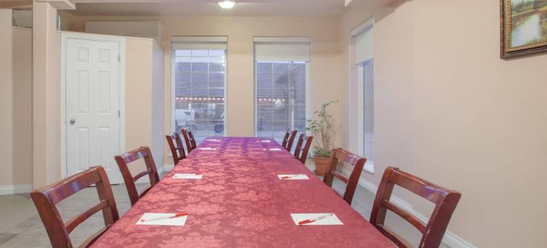 温德姆100英里华美达酒店(Ramada by Wyndham 100 Mile House)图片