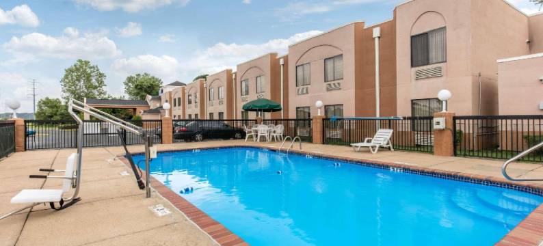 美国路孟菲斯I 240镇屋经典旅馆(Classic Inn by Townhouse American Way Memphis I 240)图片