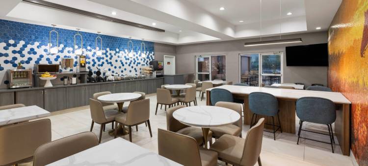 拉雷多机场拉昆塔温德姆套房酒店(La Quinta Inn & Suites by Wyndham Laredo Airport)图片