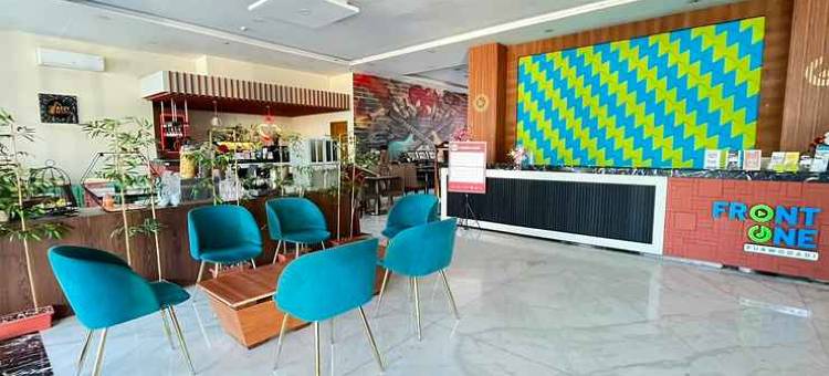 前一普瓦达迪酒店(Front One Hotel Purwodadi)图片