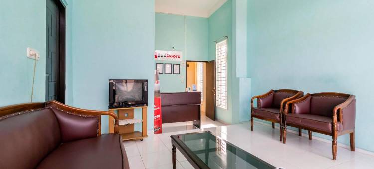 巨港OPI购物中心红多兹酒店2(RedDoorz Near Opi Mall Palembang 2)图片
