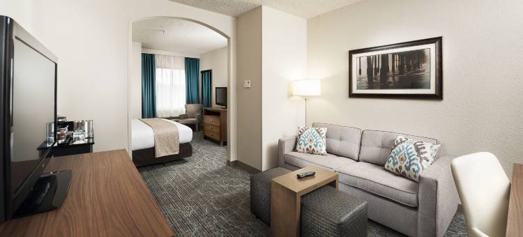 西棕榈滩机场希尔顿逸林酒店及度假村(DoubleTree by Hilton Hotel West Palm Beach Airport)图片