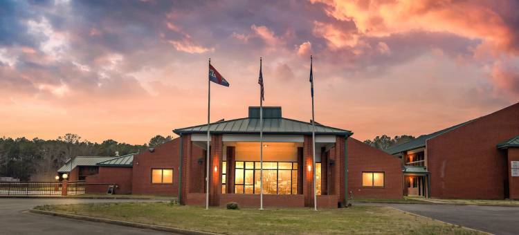 恩波里亚4简少套房公寓(Studios and Suites 4 Less Emporia)图片