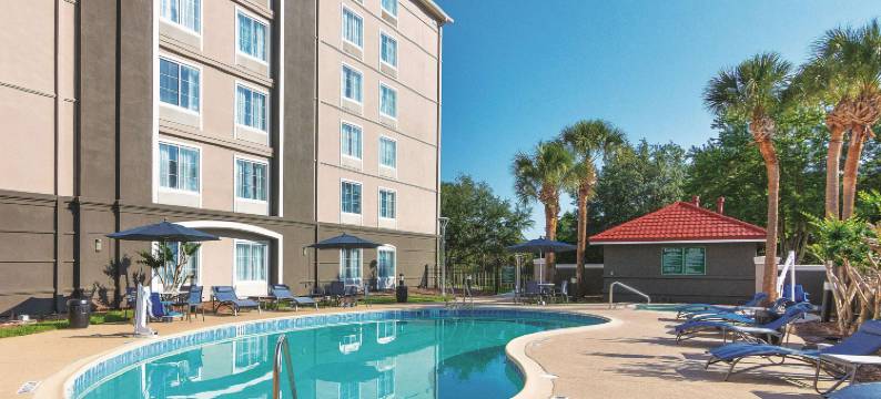 奥兰多UCF拉昆塔温德姆套房酒店(La Quinta Inn & Suites by Wyndham Orlando UCF)图片