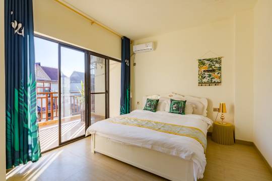 半江桃源民宿(凤竹路5号分店)