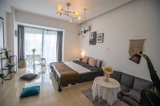 梧桐语民宿(中山门大街4号分店)