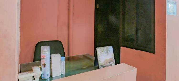 近卡雷特站红多兹伊斯兰酒店(RedDoorz Syariah Near Stasiun Karet)图片