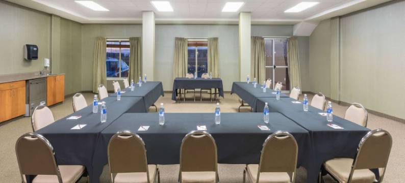 克莱蒙-大草原华美达酒店(Ramada by Wyndham Clairmont/Grande Prairie)图片