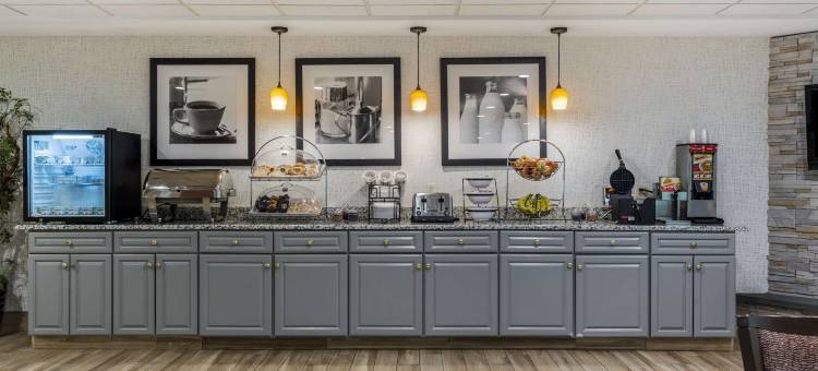 新英格兰贝斯特韦斯特优质套房酒店(Best Western Plus New England Inn  Suites)图片