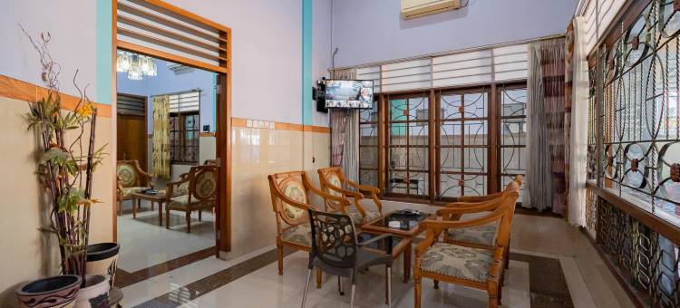 红多兹伊斯兰酒店-近新埠头阿伦阿伦(RedDoorz Syariah Near Alun-Alun Bojonegoro)图片