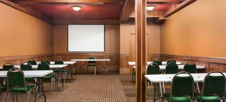 梅多莱克Travelodge by Wyndham酒店(Travelodge by Wyndham Meadow Lake)图片