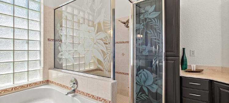 Luxury Courtyard Home w/ Heated Pool/Spa & In-law Suite, 2 Min Walk to Beach!图片