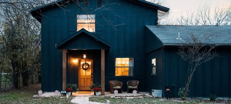 Wine Trail Retreat w/ Fire Pit, Cold Plunge, Grill, Walk to Downtown JC!图片