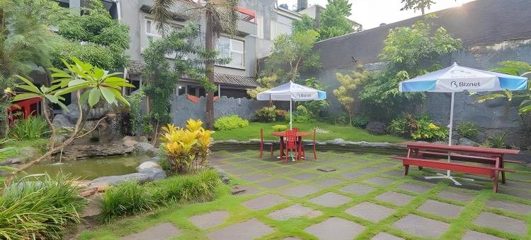 红多兹Plus酒店-加鲁特奥蒂斯塔(RedDoorz Plus @ Otista Garut)图片