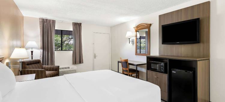克利夫兰机场品质酒店(Quality Inn Cleveland Airport)图片