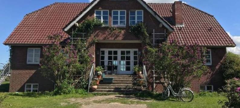 塞姆洛的带花园和露台的公寓(Wohnung in Semlow Mit Garten Und Terrasse)图片