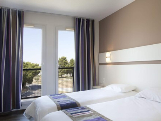 卡塔兰村庄酒店