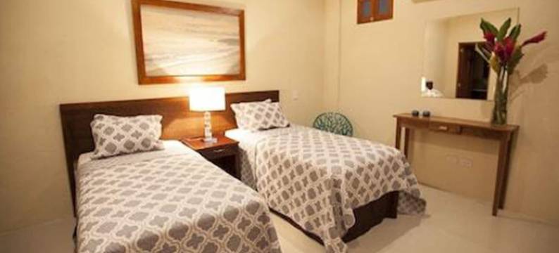 格兰纳达玛贝拉卡广场公寓酒店(Hotel Plaza Marbella Granada)图片