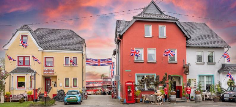 小不列颠旅馆(The Little Britain Inn Themed Hotel One of a Kind in Europe)图片