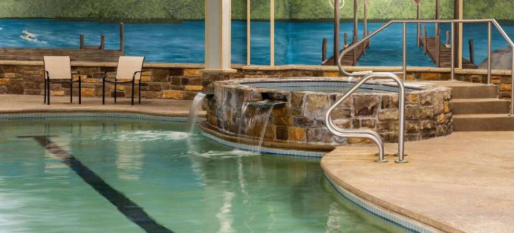 莱克乔治拉昆塔温德姆酒店套房(La Quinta Inn & Suites by Wyndham Lake George)图片