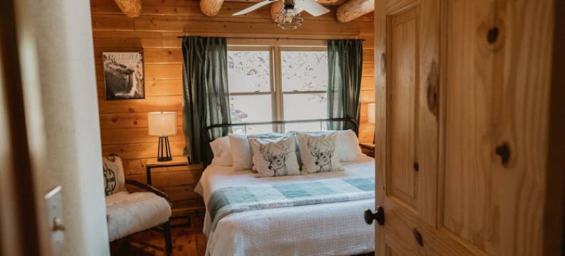 风景优美的木屋温泉 by Casa Oso(Scenic View Timber Lodge HotTub by Casa Oso)图片