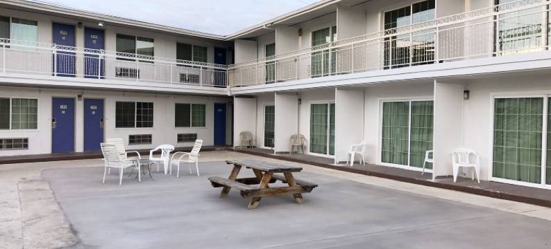 加利福尼亚州66号公路巴斯托6号汽车旅馆(Motel 6 Barstow, CA - Route 66)图片