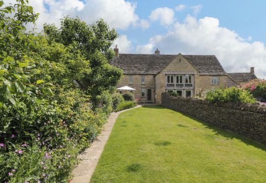 Little Owl Barn Hotel Overview