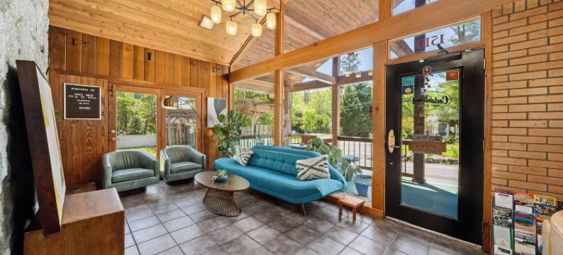 雪松木旅馆(CedarWood Inn)图片