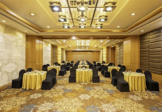 Radisson Blu Hotel Pune Kharadi Hotel Overview