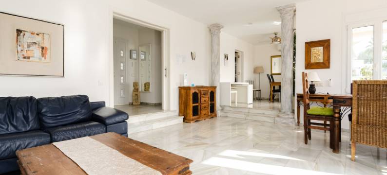 Villa in Marbella with Private Pool and Beach图片