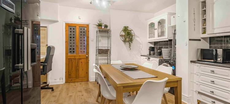 Cozy 3-Bedroom Home in Droylsden图片