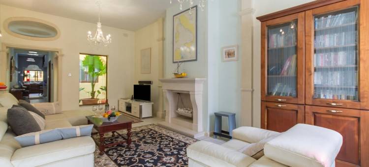 位于卡尔卡的良好位置的联排别墅和庭院(Well Located Townhouse & Courtyard Kalka - Happy Rentals)图片