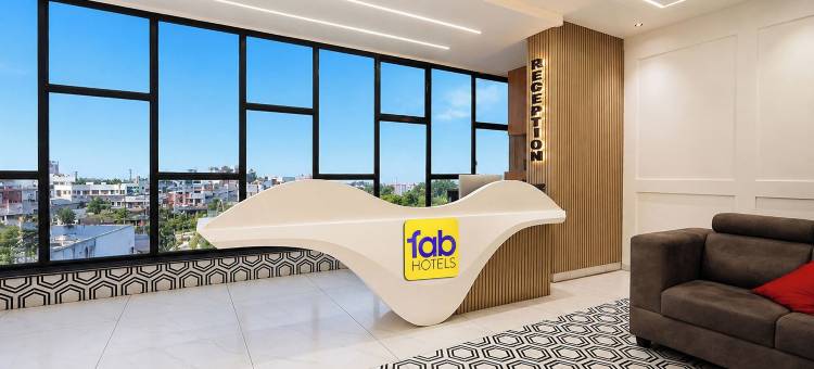 FabHotel A Square - 距离比马瓦拉姆火车站400米(FabHotel A Square - 400m from Bhimavaram Junction)图片
