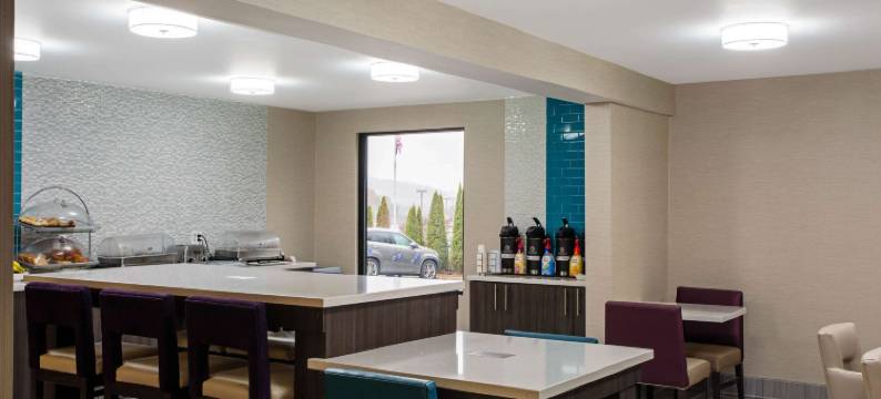 拉德福德拉昆塔温德姆酒店(La Quinta Inn by Wyndham Radford)图片