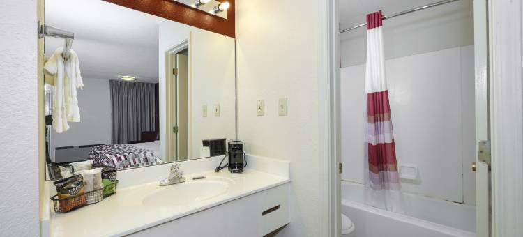 红顶酒店-霍尔顿(Holtoninnandsuites)图片