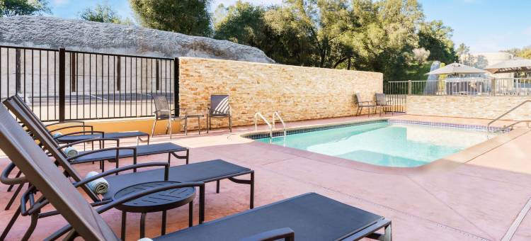 约塞米蒂奥克赫斯特万枫酒店(Fairfield Inn & Suites Oakhurst Yosemite)图片