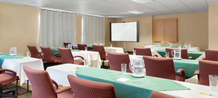布兰维尔戴斯酒店及会议中心(Days Inn by Wyndham Blainville Conference Centre)图片