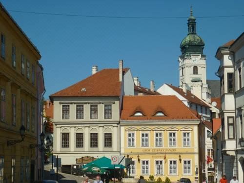 Gróf Cziráky Panzió预订价格,联系电话位置地址【携程酒店】