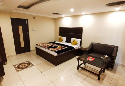 Hotel Bombay Palace Hotel Overview