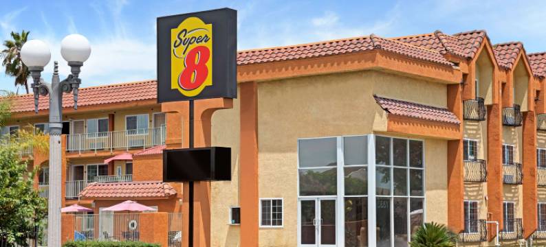 赛普里斯速 8 酒店(Super 8 by Wyndham Cypress Buena Park Area)图片