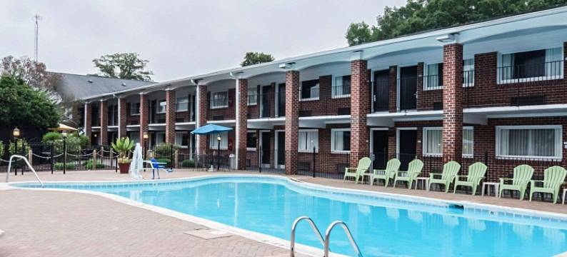 威廉斯堡中心罗德威套房酒店(Rodeway Inn & Suites Williamsburg Central)图片