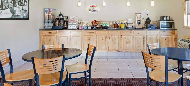 艾尔金斯速8酒店(Super 8 by Wyndham Elkins)图片