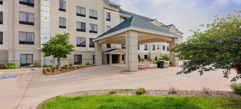 锡达拉皮兹北Staybridge Suites酒店(Staybridge Suites CEDAR RAPIDS NORTH by IHG)图片