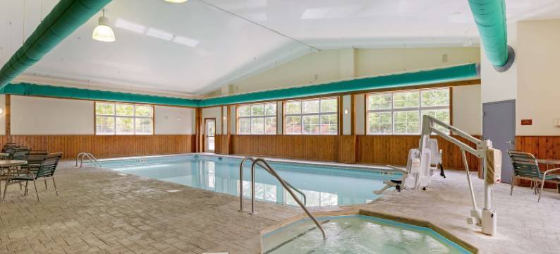 十字路贝斯特韦斯特优质套房酒店(Best Western Plus Crossroads Inn  Suites)图片