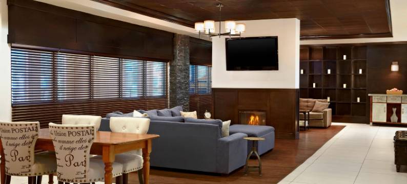 卡尔加里西福朋喜来登套房酒店(Four Points by Sheraton Hotel & Suites Calgary West)图片