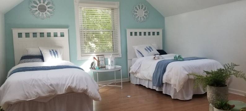 Toledo, lakeside home 3 bdrm sleep 7 on Lake Erie with 4 decksto choose from.图片