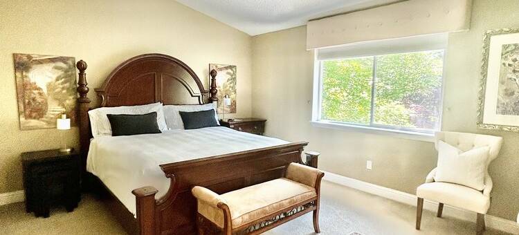 Grand Entryway Vaulted ceiling near Nike Intel 7 beds w/ 10% Discount for 7 Days图片