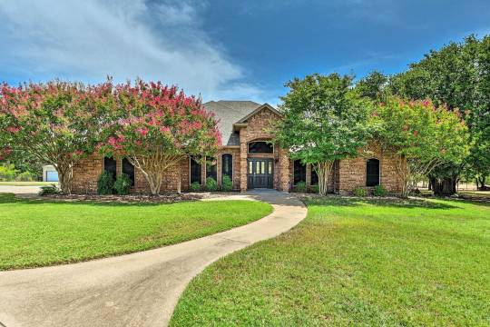 Come see why Granbury is Texas' best kept secret! Unwind at La Paloma - Enjoy!