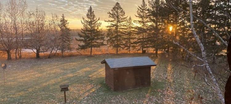 Log Home! Heated Garage! In town Warroad, MN. Close to Hockey Arenas & Fishing!图片